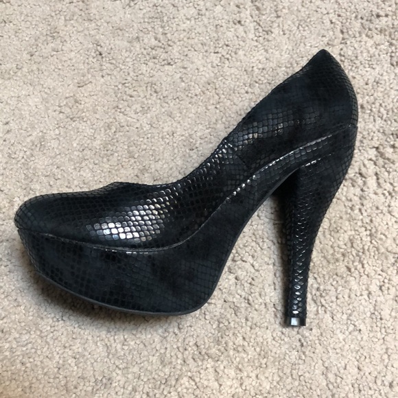 Auri snake skin print platform pump. - Picture 2 of 7